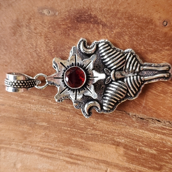 New Garnet 925 Silver Luna Moth Double Crescent Moon Pendant. - Picture 3 of 12